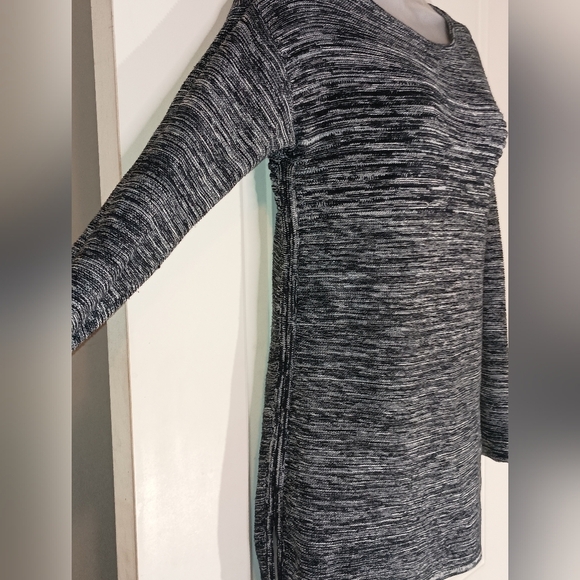 2 FOR $30 Chic Black and Gray ELLEN TRACY Knit Sweater top (#1,218) - Picture 4 of 8
